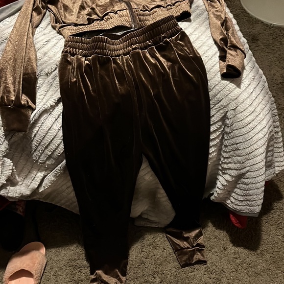 Brown set - Picture 2 of 3